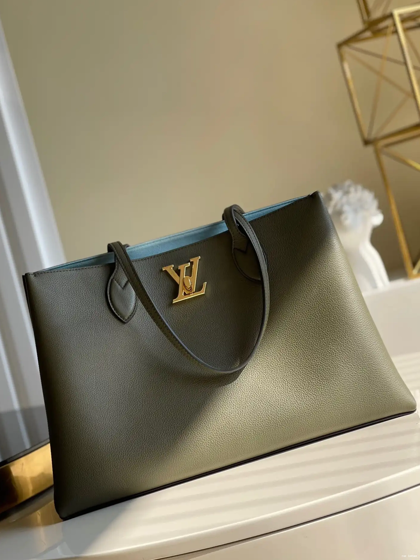 Cheap SHOPPER LOUIS VUITTON LOCKME 0701